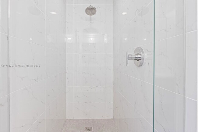 Building Photo - 16385 Biscayne Blvd