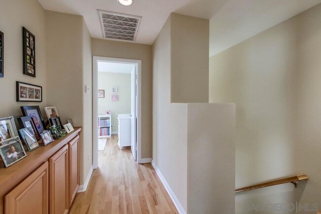 Building Photo - Beautiful 3 BD, 3.5 BA Detached Townhouse ...