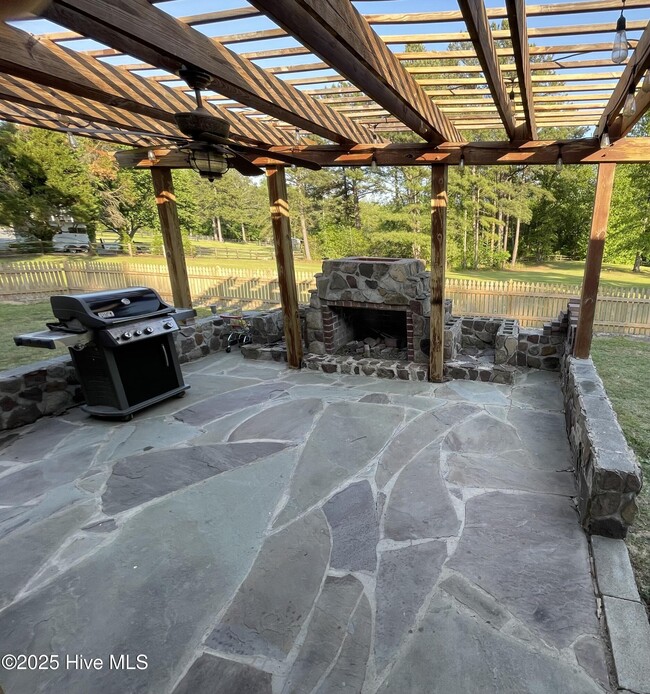 Building Photo - 358 Yadkin Run Ln