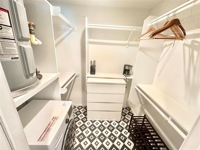 Building Photo - 201 Academy Dr