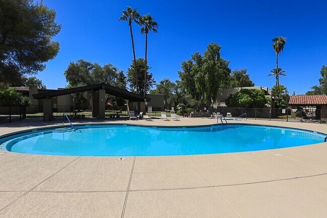 Building Photo - Arcadia condo w/patio