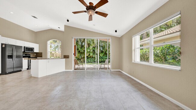 Building Photo - 13255 Royale Sabal Ct