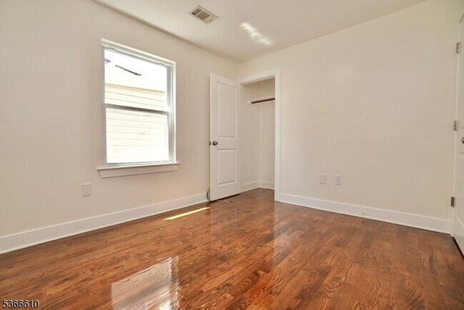Building Photo - 478 S 16th St