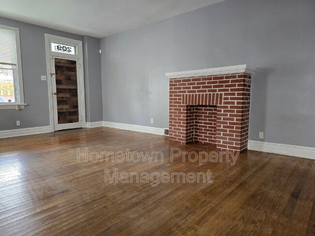 Building Photo - 209 Lincoln St