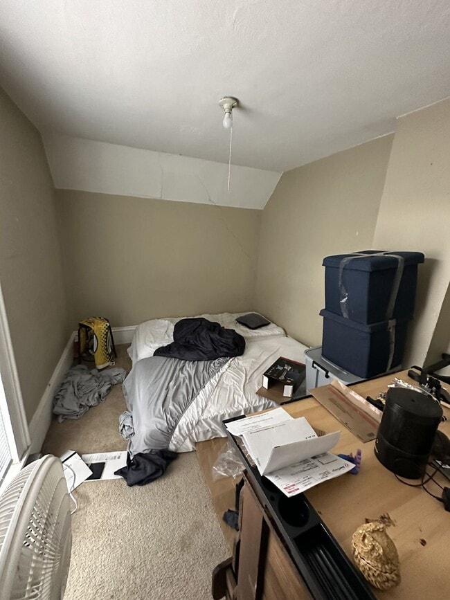 Building Photo - 3 Bed 1 Bath close to UWEC! Available June 1st