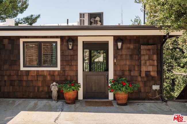 Building Photo - 2344 Sunset Heights Dr
