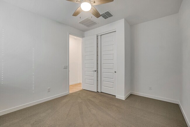 Building Photo - 12881 N 145th Dr