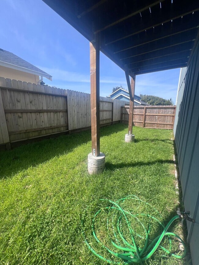 Building Photo - 2 Bedroom 1 bath house with extra large double car garage and extra storage space!