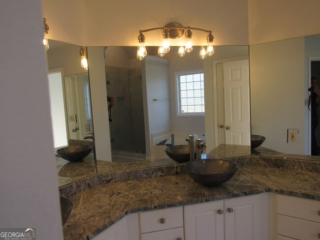 Building Photo - 305 Sunderland Cir
