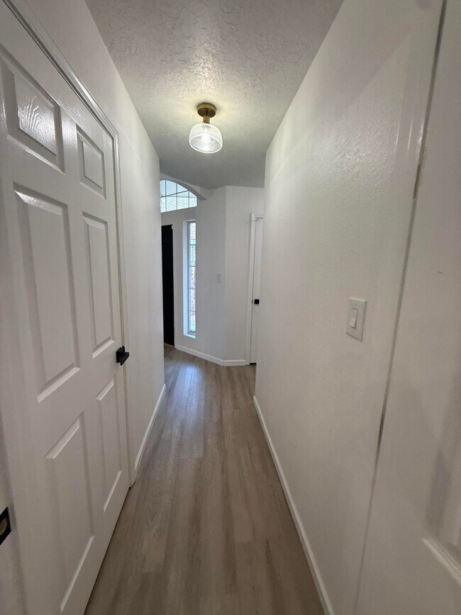 Building Photo - 7616 Copperfield Dr NE