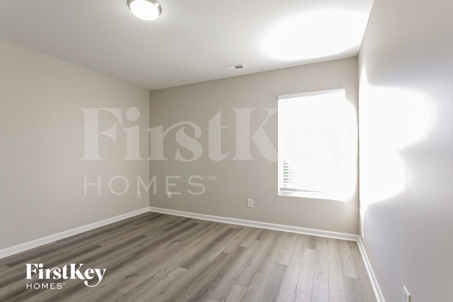 Building Photo - 7421 Lamplighter Close Dr