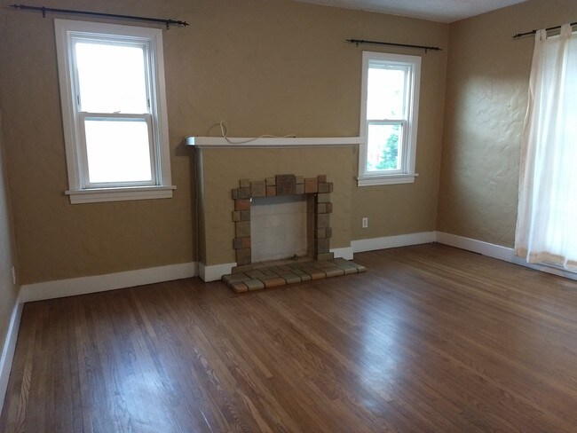 Living room - 13644 Earlham Dr
