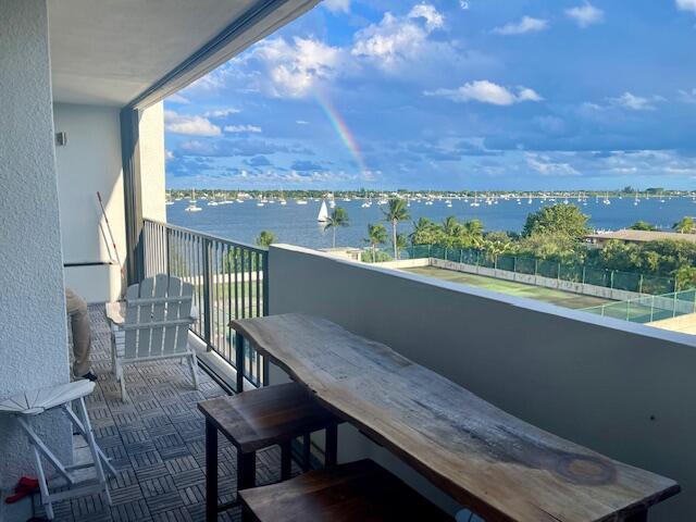 Building Photo - 5600 N Flagler Dr