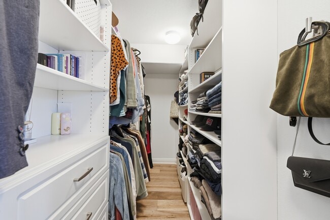 Building Photo - 125 S Juanita Ave