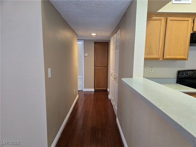 Building Photo - 1575 W Warm Springs Rd