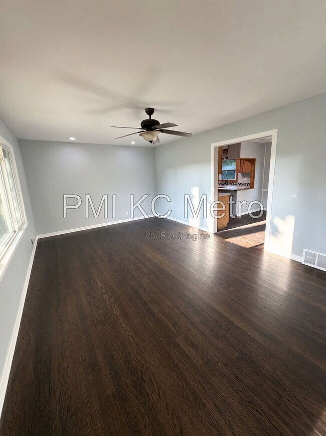 Building Photo - 6005 Hedges Ave