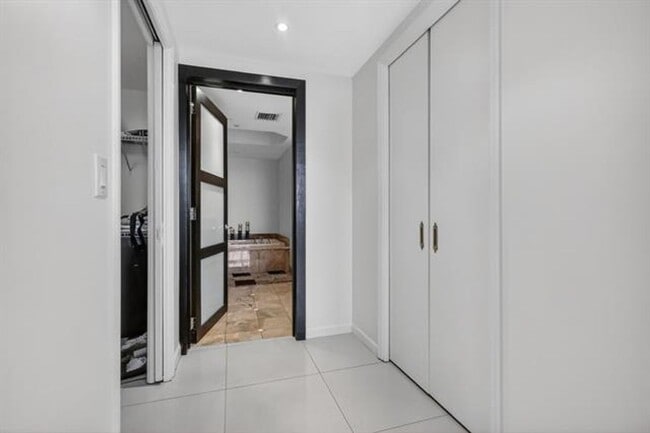 Building Photo - 9595 Collins Ave Ave