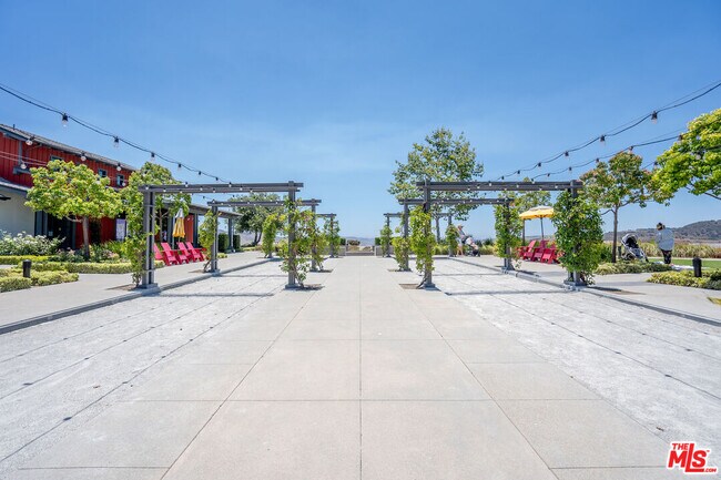 Building Photo - 61 Harness Wy