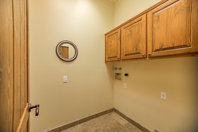 Building Photo - 10016 Bridgepointe NE
