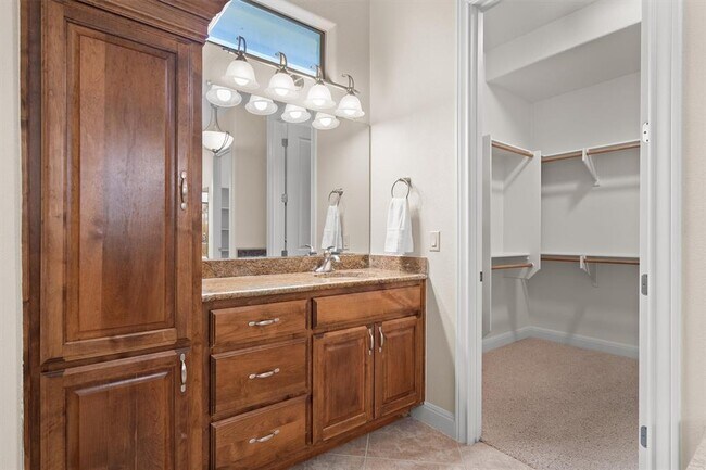 Building Photo - 17109 Northlake Hills Dr