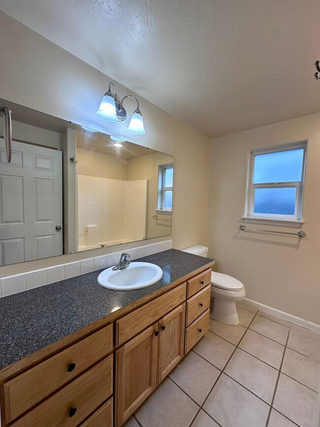 Building Photo - 6204e