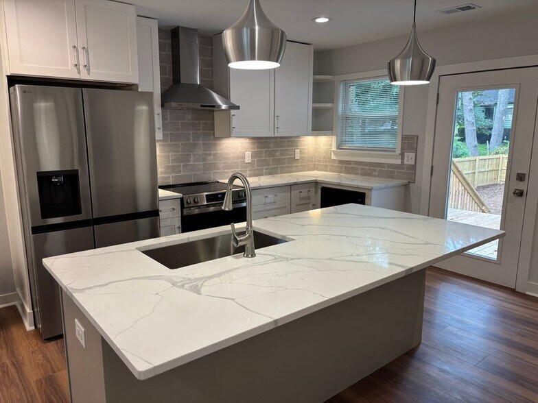 Building Photo - 1389 Lanvale Dr SW