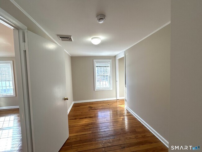 Building Photo - 4 Weekeepeemee Rd