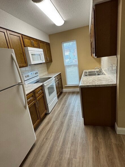 Kitchen - 9109 Parktop Ln