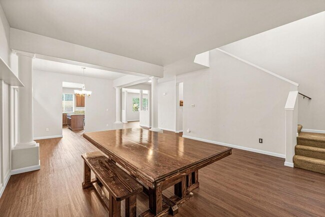 Building Photo - Fully Furnished 5-Bedroom Horizon Pointe H...