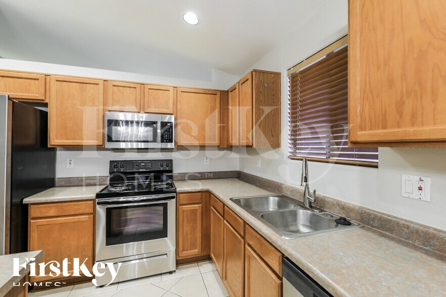 Building Photo - 6951 W Red Rock Dr