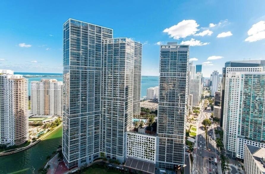 Building Photo - 495 Brickell Ave