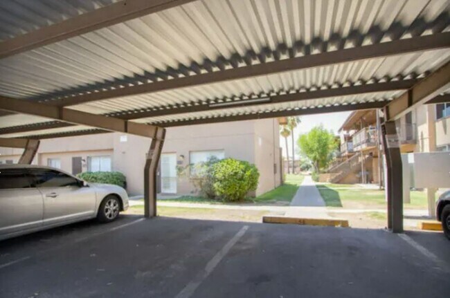 Building Photo - Spacious 3 bed, 2 bath upstairs, condo in ...