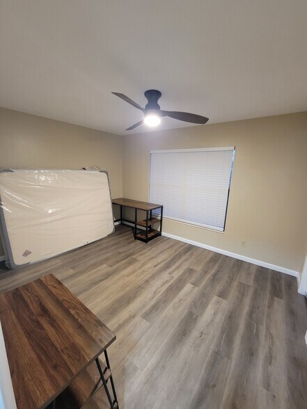 2 closets. - 108 Lacosta Ln