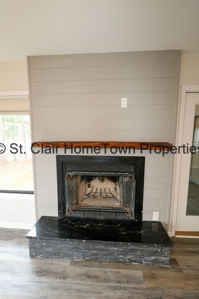 Building Photo - Upstairs Unit on Logan Martin Lake