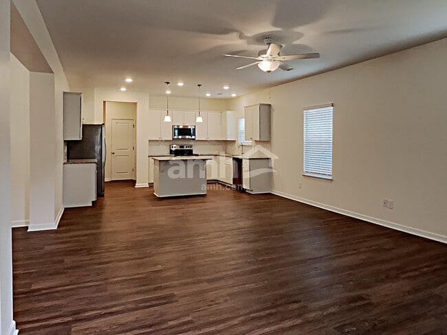 Building Photo - 288 Camp dr