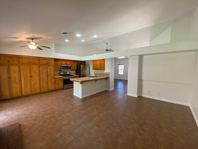 Building Photo - West Lancaster 4 Bedroom !