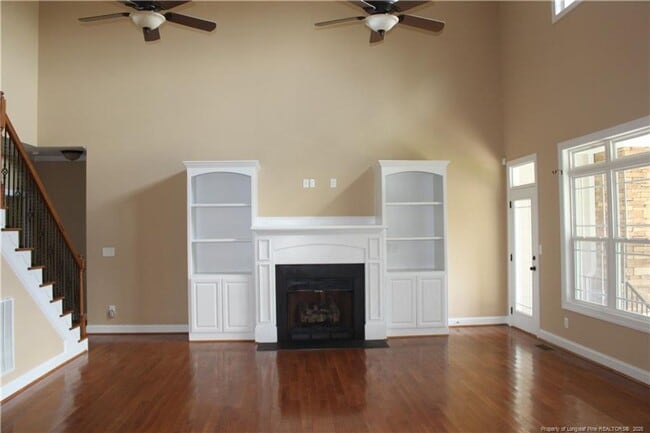 Building Photo - Call/text 9108861306 for Showing