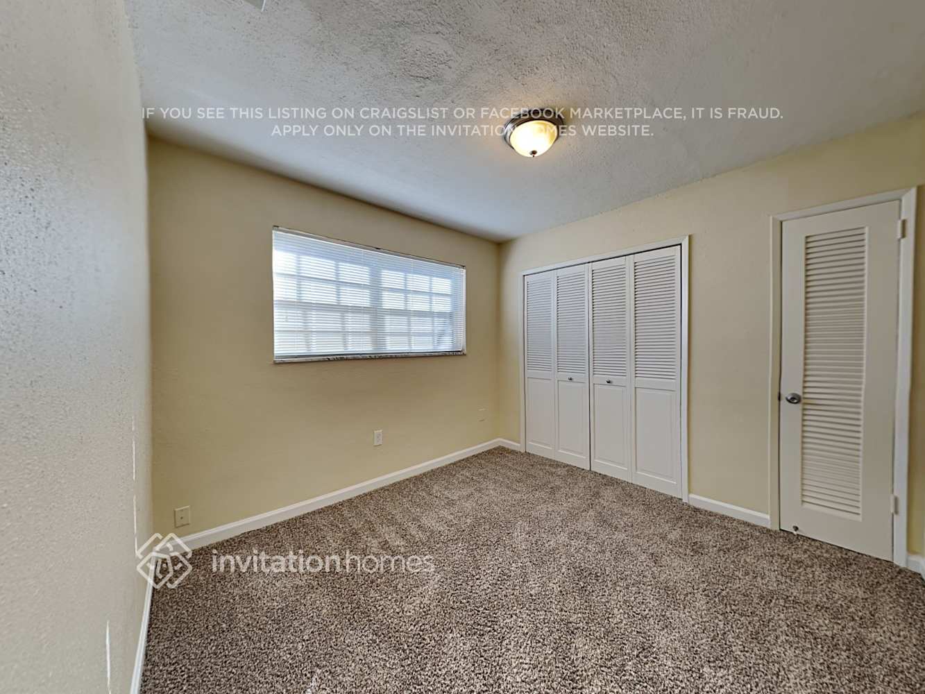 Building Photo - 3820 S Lake Terrace