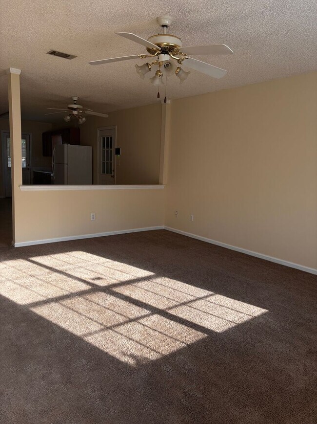 Building Photo - Cozy 3bedroom/2 bathroom home