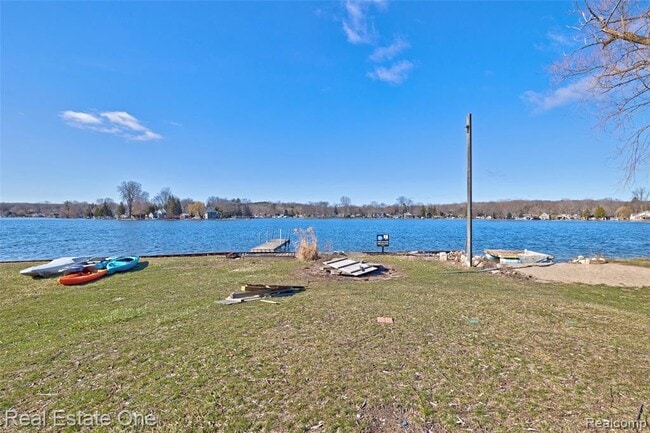 Building Photo - 1982 S Ortonville Rd