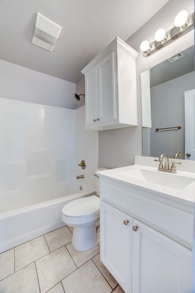 Building Photo - Classic Charm With All New Amenities 3/2 House!