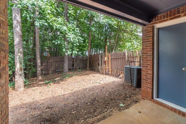 Building Photo - 1121 Brookstone Rd