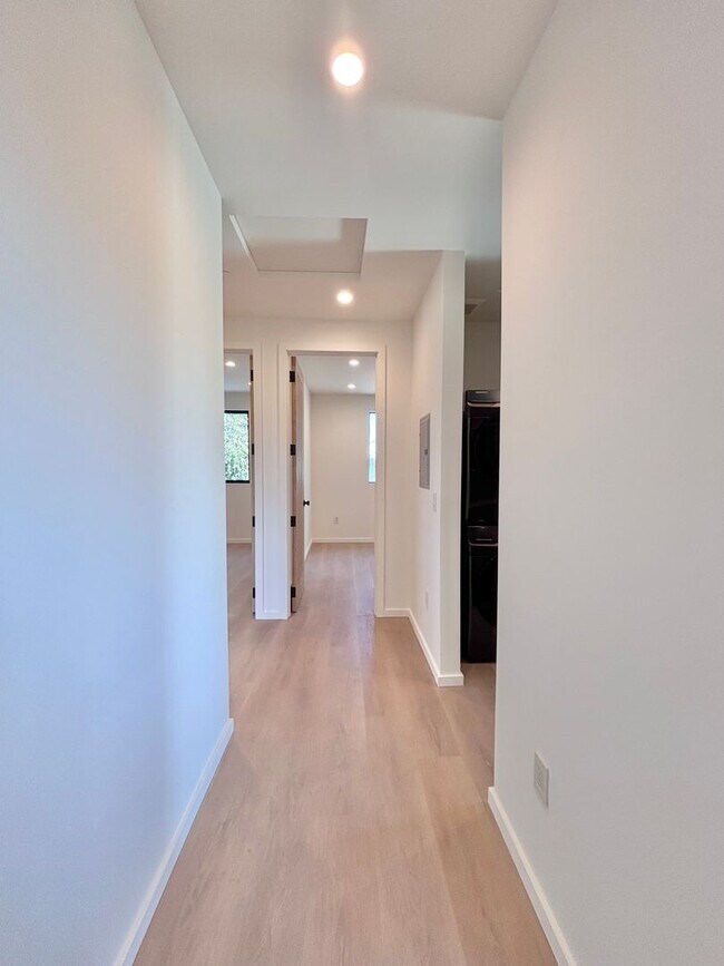 Building Photo - 17852 Saticoy St