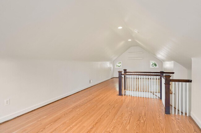 Building Photo - 4505 Alton Pl NW