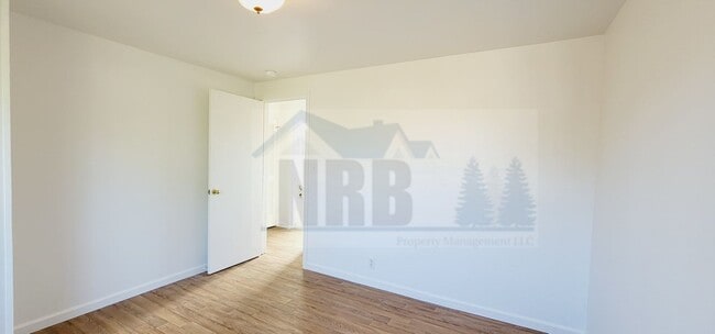 Building Photo - Absolutely Gorgeous 3 bd, 1 ba House locat...