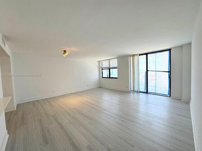 Building Photo - 18151 NE 31st Ct
