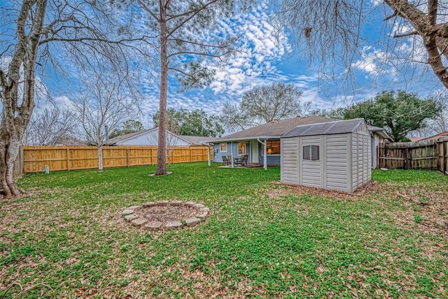 Building Photo - 2122 Heritage Colony Dr