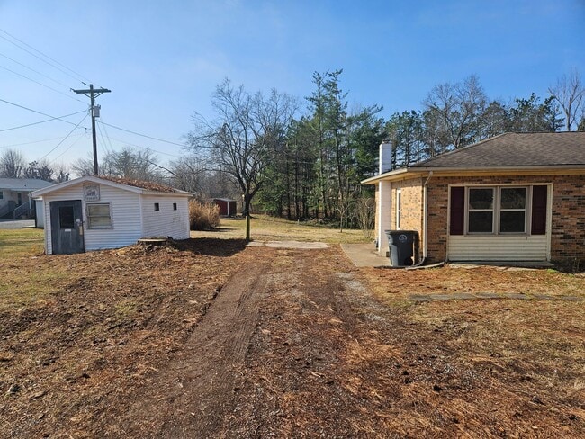 Building Photo - 617 Chitwood Dr