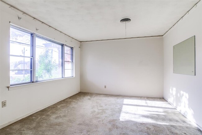 Building Photo - 2473 Highland Rd