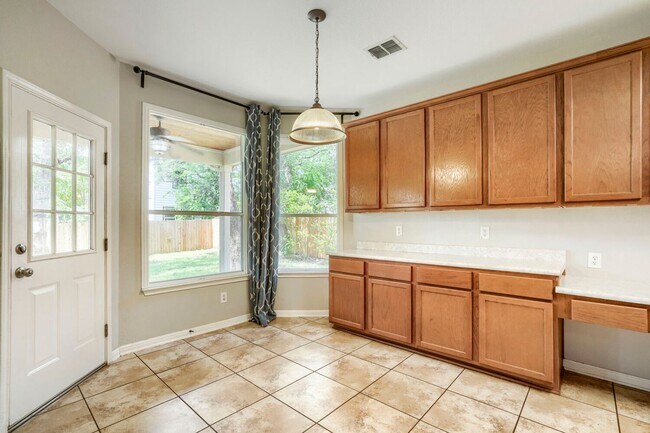 Building Photo - First time rental! Large home!